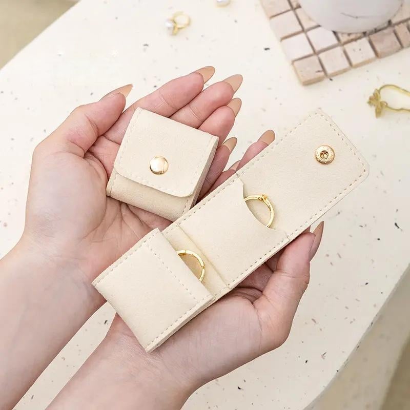 Mini-Reisetasche mit Schmuck