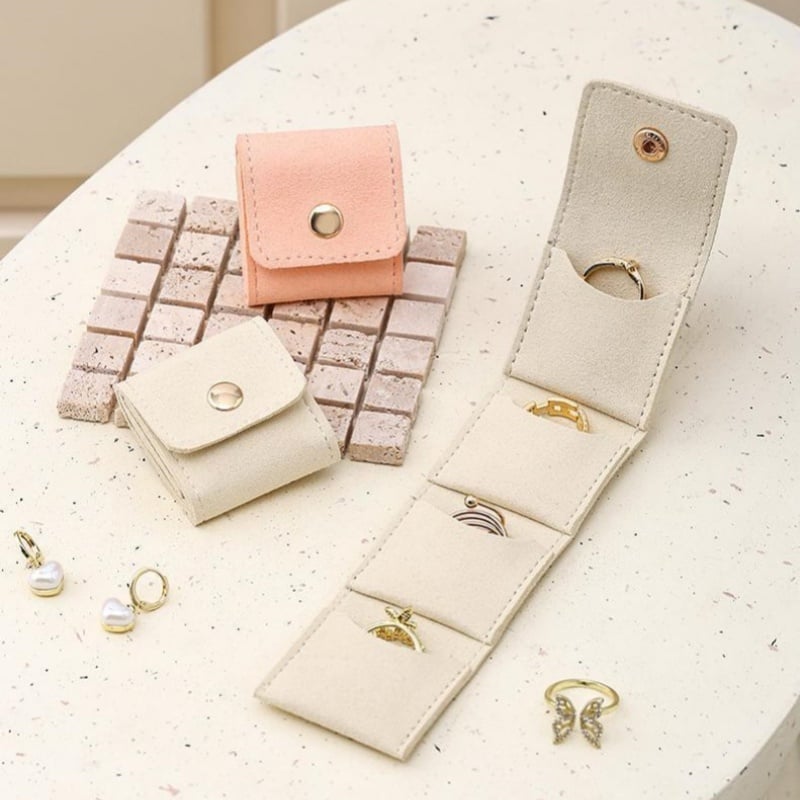 Mini-Reisetasche mit Schmuck